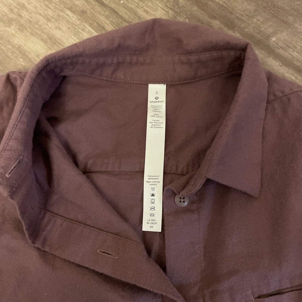 Lululemon Button Up Size 2 - Picture 1 of 4